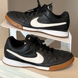 Nike Tiempo Indoor Soccer Shoe Youth Size 3.5Y Black White 631528-010